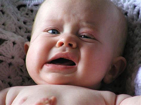 Bebeğin ağlarken morarması